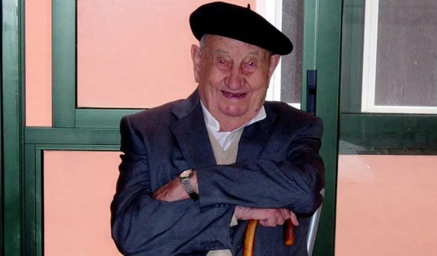 Din EXPERIENŢA unui om care a trăit 107 ani. „Nu m-am atins de apă, am băut numai vin. Şi pe dinţi mă spălam cu el”