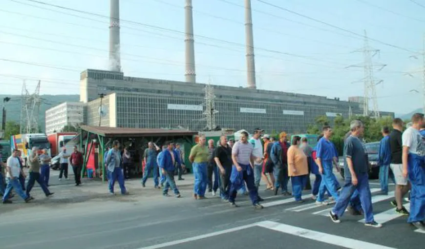 Protestul energeticienilor de la termocentrala Mintia s-a încheiat prin semnarea unui protocol cu reprezentanţii Guvernului