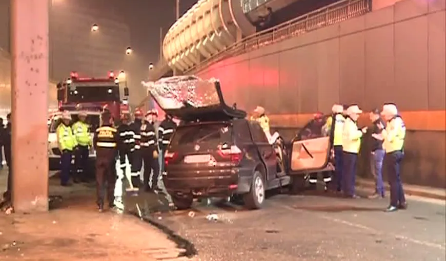 Accident în Bucureşti. Doi tineri au ajuns la spital după ce au intrat cu maşina într-un stâlp din Pasajul Obor VIDEO