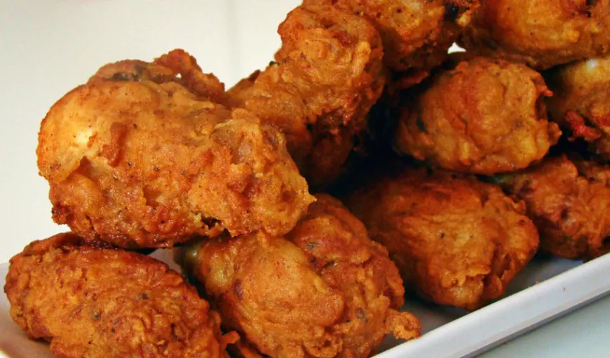 Vrei pui ca la KFC la tine acasă? Un bucătar a făcut publică REŢETA SECRETĂ VIDEO