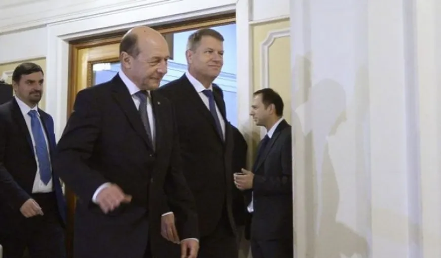 Traian Băsescu, atac la preşedinte: Păcat că pe Iohannis nu l-au ţinut brăcinarele
