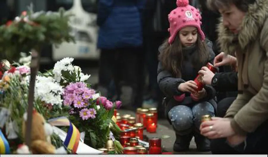 Comemorare cu mărţişoare, flori şi lumânări, la 4 luni de la tragedia din Colectiv