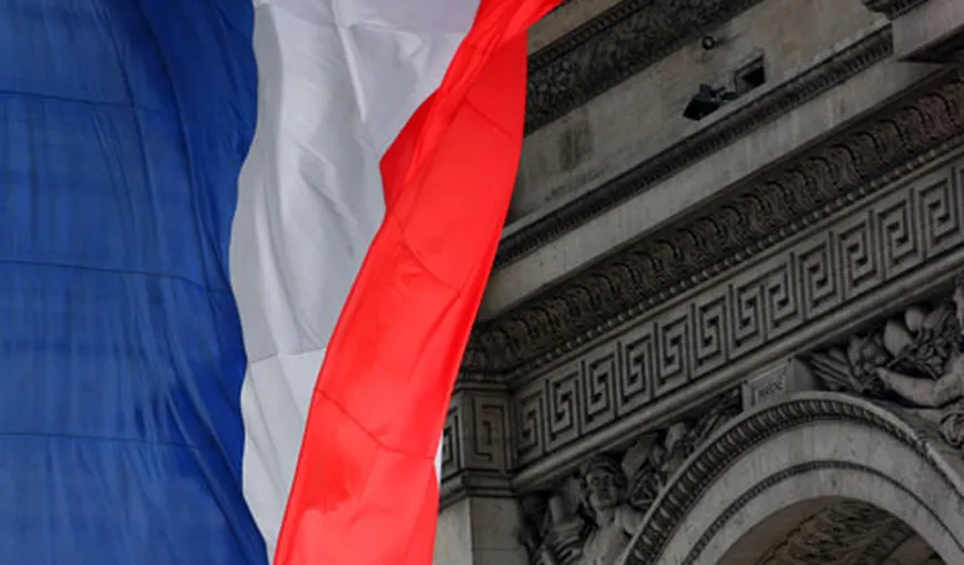 Franţa înscrie în Constituţia ţării RIDICAREA CETĂŢENIEI pentru acte de terorism. Dubla cetăţenie nu e vizată