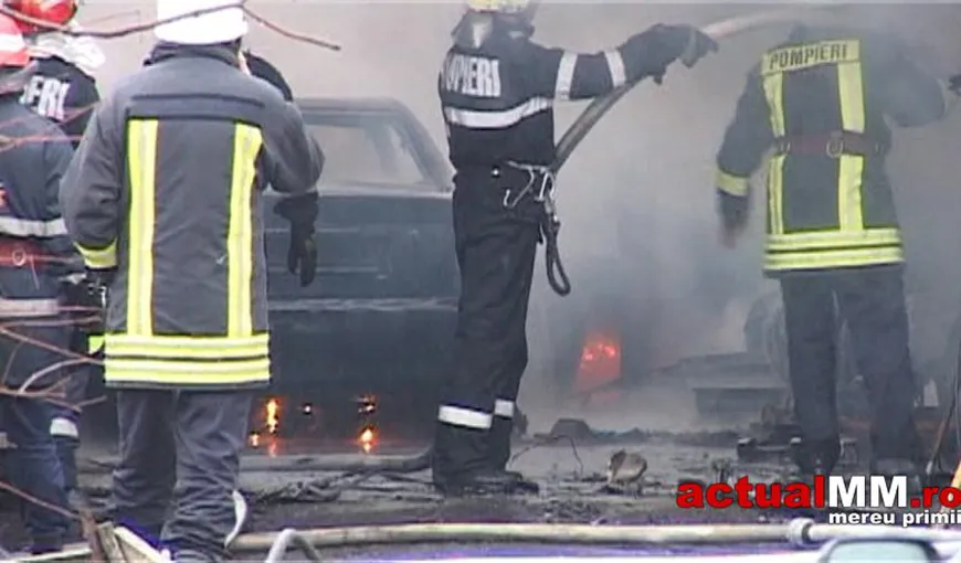 Incendiu la un sevice auto din Baia Mare. Două maşini au fost făcute scrum