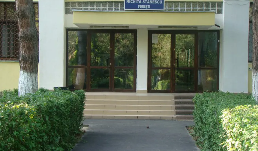 Elevii unui liceu din Ploieşti s-au REVOLTAT împotriva regulamentului intern. Ce îi OBLIGĂ conducerea şcolii