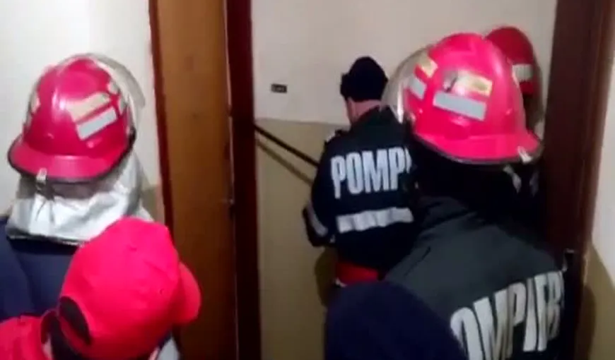 Operaţiune dramatică de salvare în Constanţa. Pompierii au salvat doi bătrâni care au leşinat în casă VIDEO
