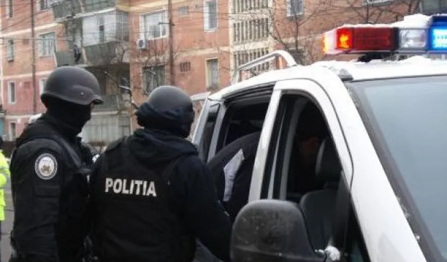 Descinderi la poliţişti din Prahova într-un dosar de abuz în serviciu şi trafic de influenţă