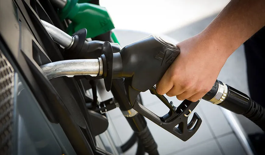 Preţul pe litrul de benzină, mai ieftin cu 10% decât în primele luni din 2015