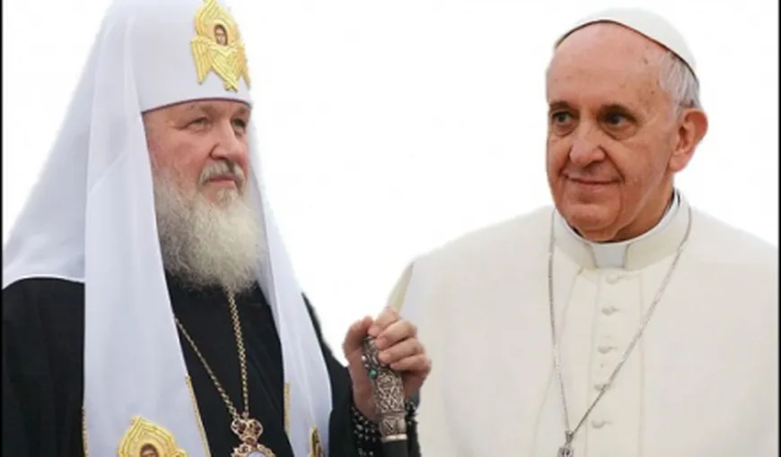 Întâlnire istorică între Papa Francisc şi patriarhul rus. Suveranul Pontif şi Kirill s-au îmbrăţişat