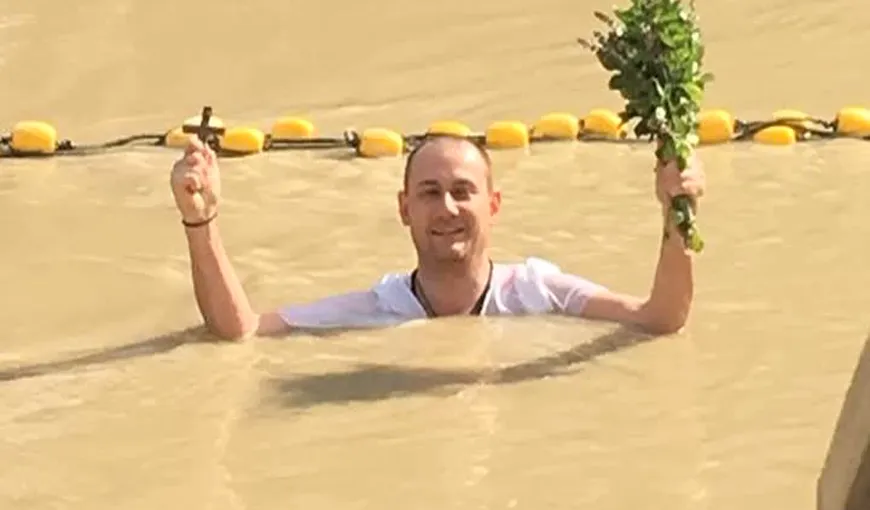 Liberalul anchetat de poliţie s-a botezat în Iordan. Imagini uluitoare cu Mihai Seplecan VIDEO
