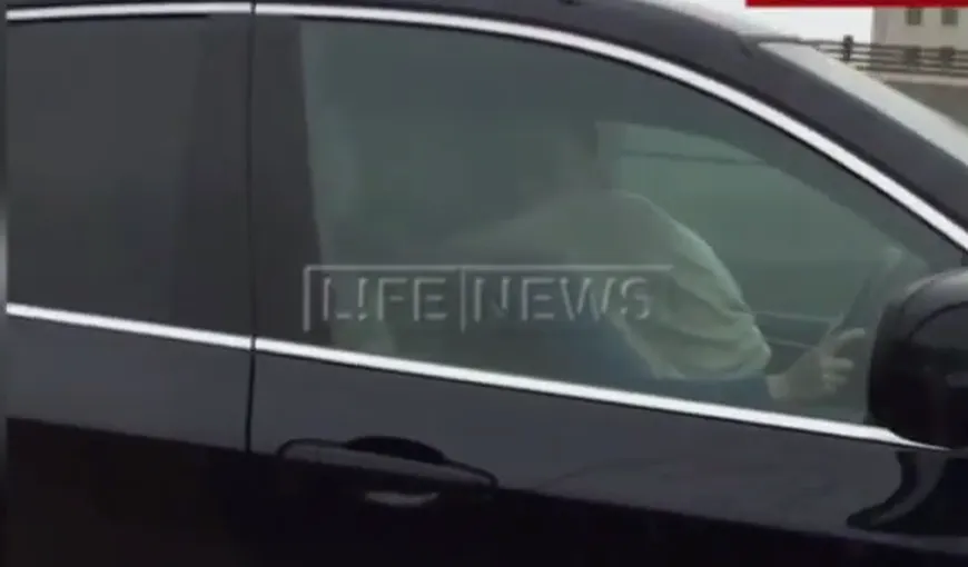 Imagini ŞOCANTE filmate în trafic. Ce făcea un bărbat cu iubita lui, în timp ce mergea cu 70 de km la oră VIDEO