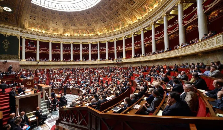Parlamentul Franţei a votat PRELUNGIREA STĂRII de URGENŢĂ până la 26 mai