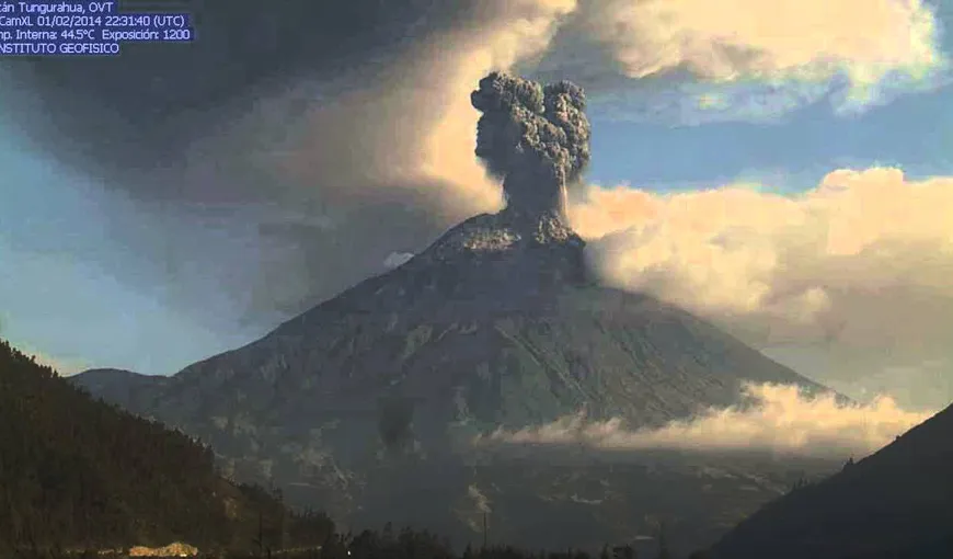 Ecuador: Vulcanul Tungurahua a erupt SPECTACULOS, aruncând o imensă coloană de cenuşă VIDEO
