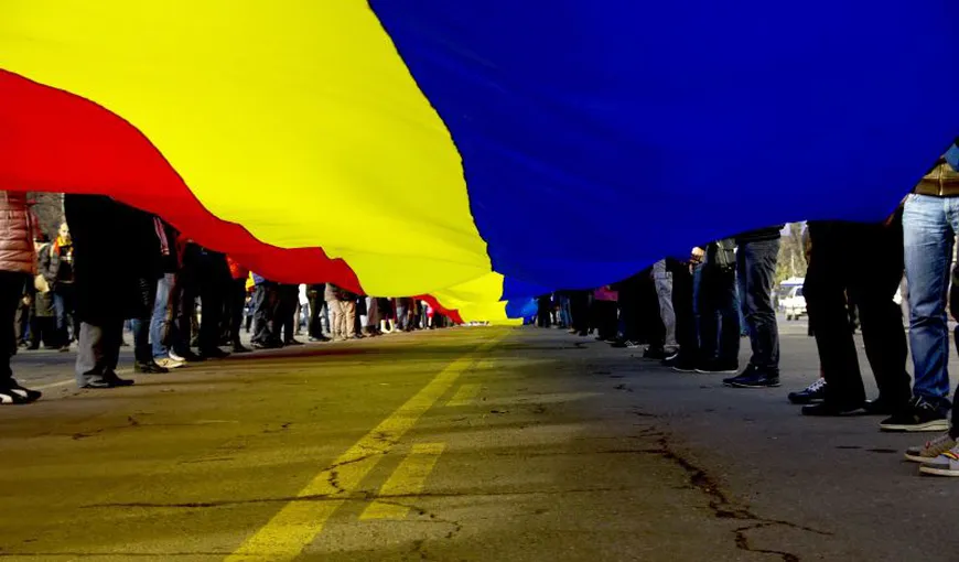 Protest cu scaune la Cotroceni. Iohannis, acuzat că şi-a schimbat poziţia legată de unirea cu Republica Moldova