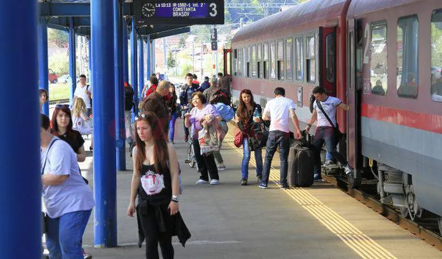 Studenţii vor putea cumpăra bilete reduse la tren doar cu carnetul. CFR Călători elimină legitimaţia