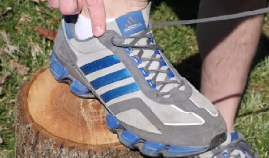 La ce foloseşte ultima gaură de şireturi din partea de sus a pantofilor sport VIDEO