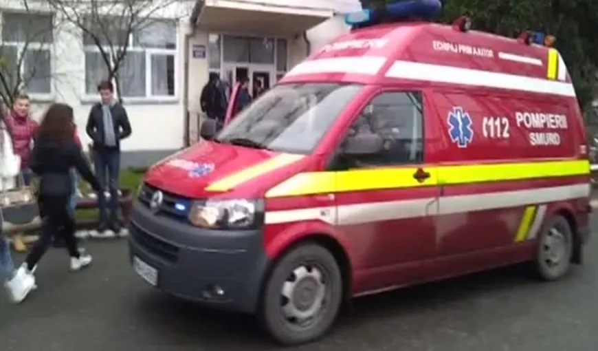 Accident GRAV la Sibiu: Cinci răniţi după o ciocnire frontală între două maşini