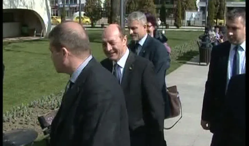 Traian Băsescu, huiduit la Vaslui: „La puşcărie! Hoţule!” VIDEO