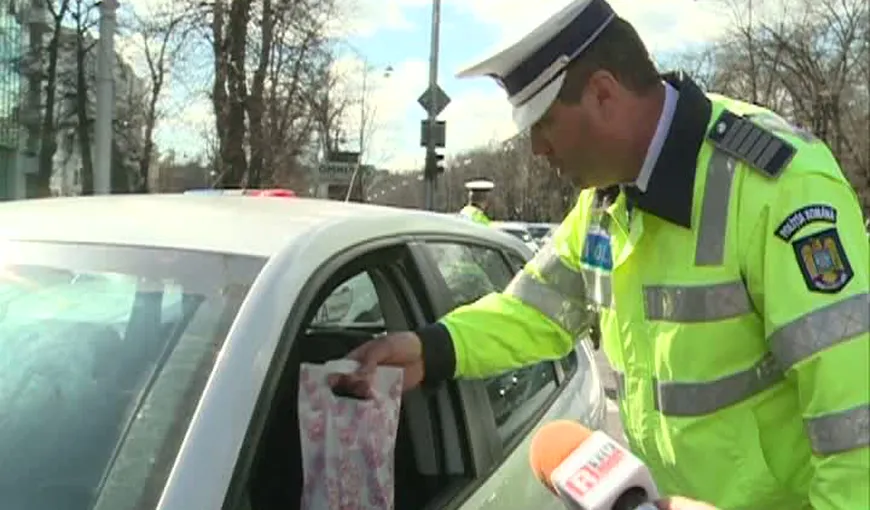 Poliţiştii din Capitală au oferit cadouri în loc de amenzi pentru şoferiţe VIDEO