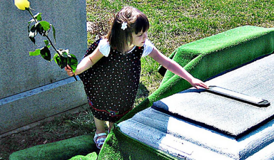 De ce să iei cu tine copiii la înmormântări. Motivul surprinzător la care NU te-ai fi gândit niciodată