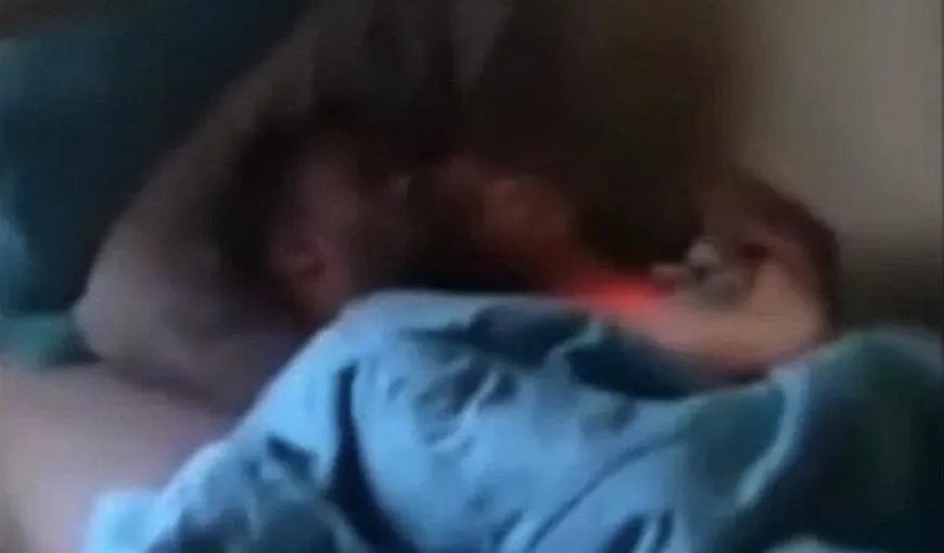 Şi-a prins iubita în pat cu alt bărbat. Reacţia incredibilă a infidelei VIDEO