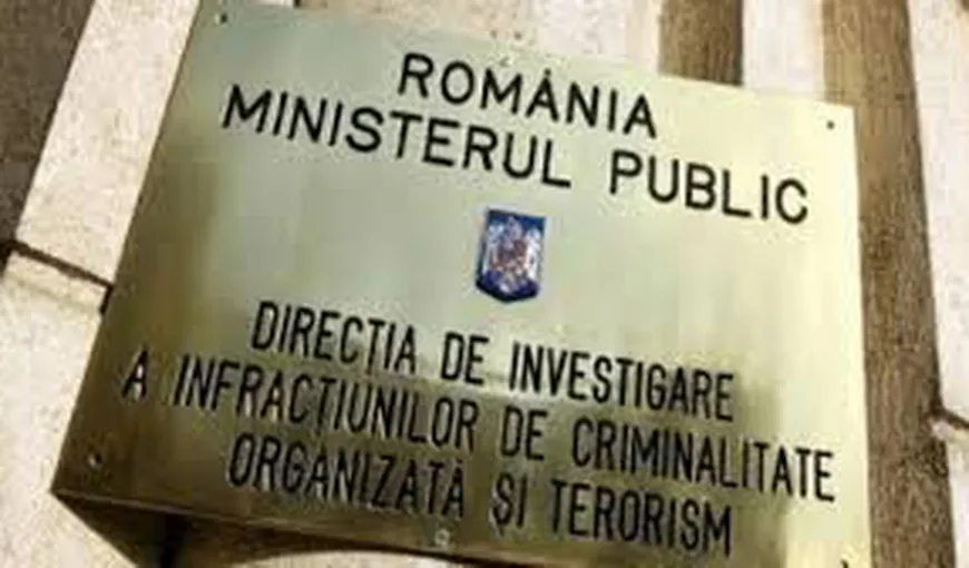 Zece persoane, cercetate penal în dosarul societăţii de asigurări Carpatica