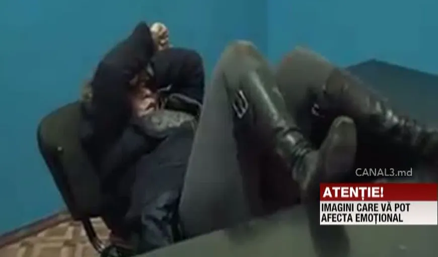 Scene de NEIMAGINAT în secţia de poliţie. O femeie beată a făcut circ VIDEO