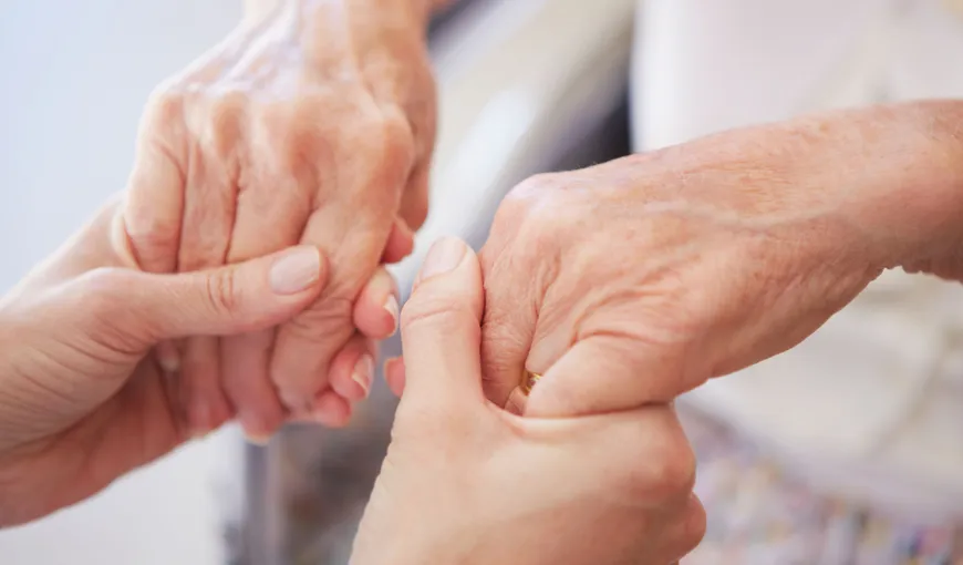 Ce cauzează îmbătrânirea prematură a mâinilor