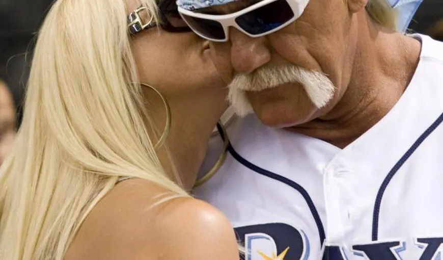 Hulk Hogan ia 140 de milioane de dolar pentru o partidă de sex cu soţia unui prieten