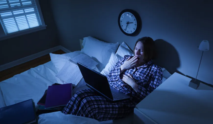 Ce se întâmplă cu corpul tău când dormi prea puţin. Semnele care îţi arată că e cazul să te îngrijorezi