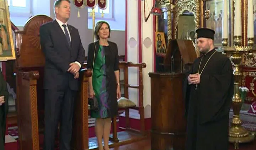 Klaus Iohannis şi soţia sa s-au rugat în unicul lăcaş de cult al românilor din Istanbul VIDEO