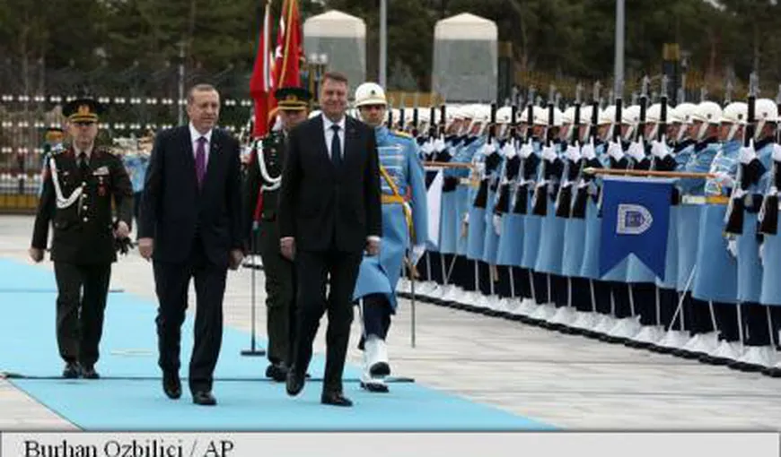 Iohannis, primit cu fast de Erdogan. Salve de tun la Palatul Prezidenţial din Ankara VIDEO