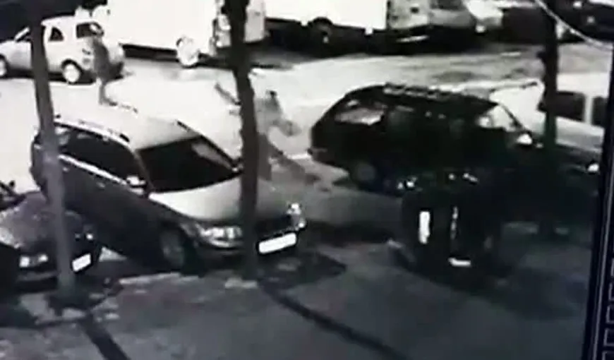IMAGINI ULUITOARE în Focşani. Mai multe maşini au fost vandalizate VIDEO