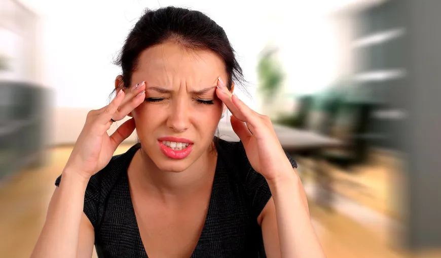 Te supără migrenele? Băutura care te scapă de durere într-un minut