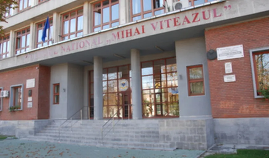 Un elev de liceu din Ploieşti a fost snopit în bătaie de un alt coleg. Victima, transportată la un spital din Bucureşti