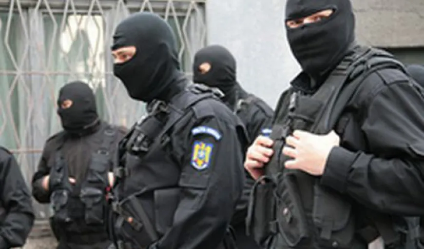 Percheziţii în 7 judeţe şi în Bucureşti la un grup suspectat de evaziune fiscală, delapidare şi spălare de bani