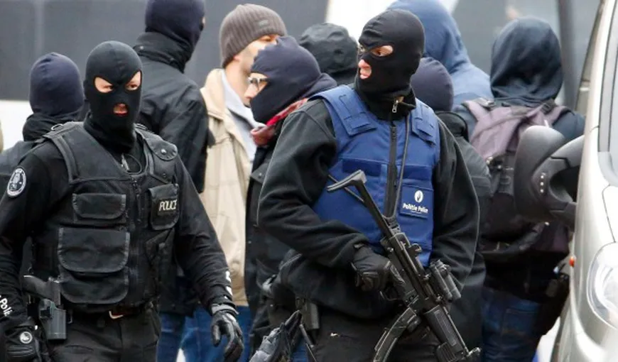 Atentate la Bruxelles: Poliţia îi caută pe membrii celulei franco-belgiene