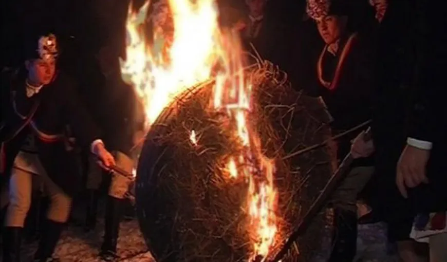 O tradiţie păstrată cu sfinţenie în Braşov: „Roata în flăcări” sau „Strigarea peste sat”