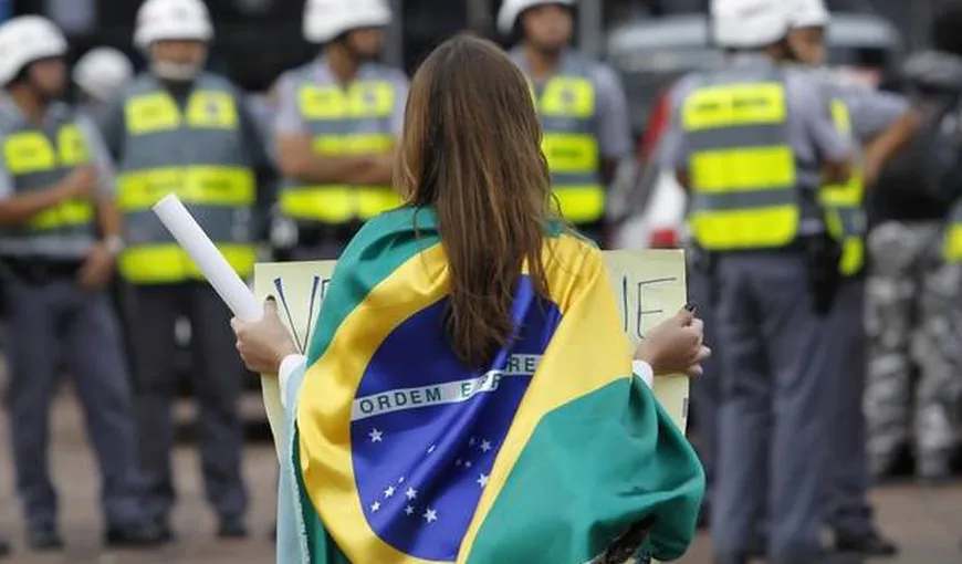 Brazilienii au ieşit în stradă după ce Lula da Silva a fost învestit în funcţia de şef de cabinet al preşedintelui