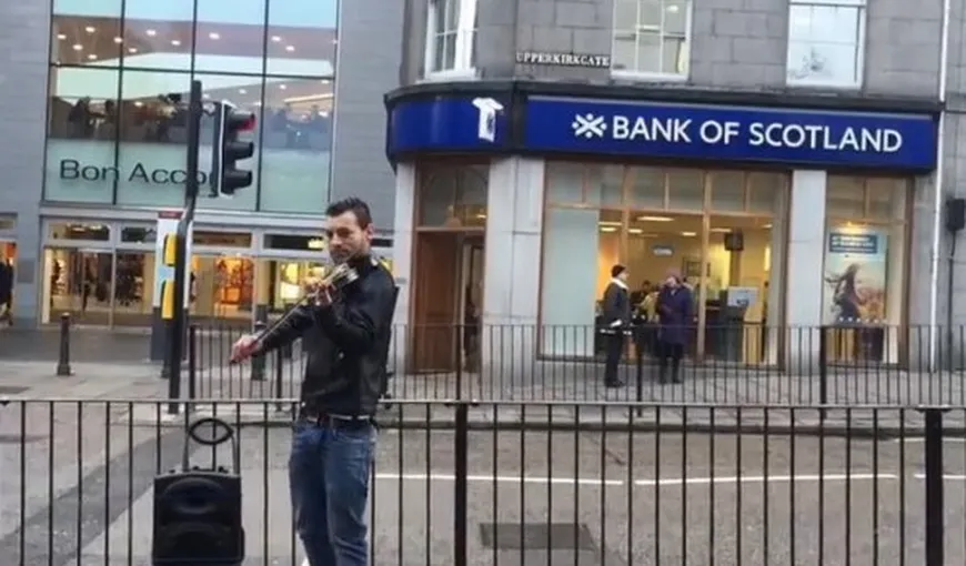 Un român face senzaţie pe străzile din Scoţia. Cum interpretează la vioară o piesă celebră de la La Familia