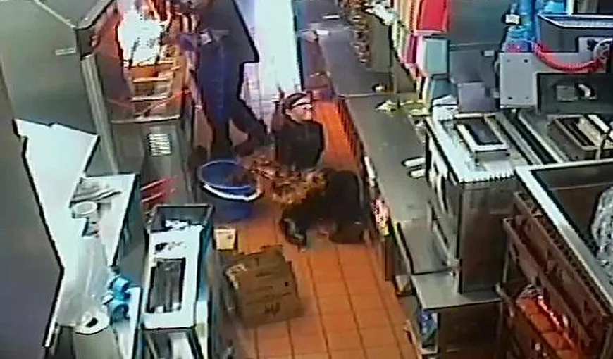 O româncă a căzut într-o găleată cu ULEI ÎNCINS într-un McDonald’s din Australia VIDEO