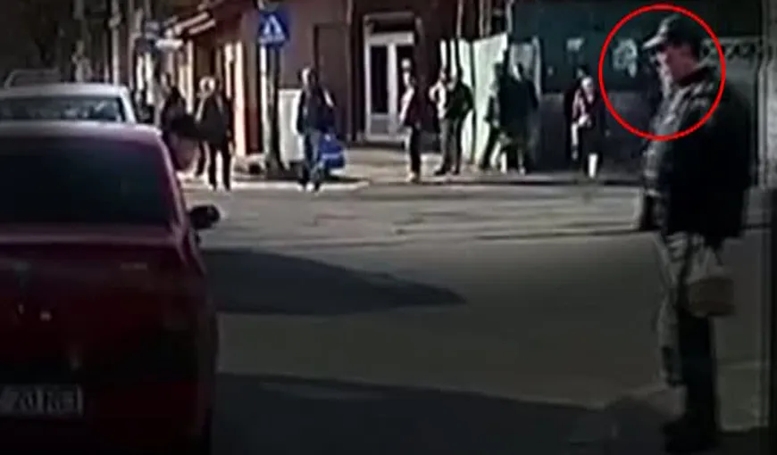 Mai mulţi tineri din Buzău şi Focşani, surprinşi când îşi bat joc de oameni pe stradă VIDEO