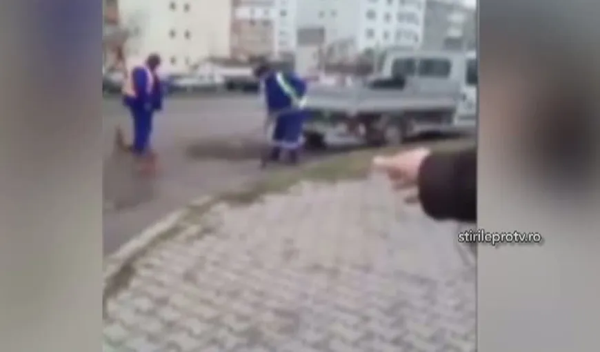 Muncitorii care bătătoreau asfaltul cu picioarele lovesc din nou. Ce au făcut de data asta VIDEO