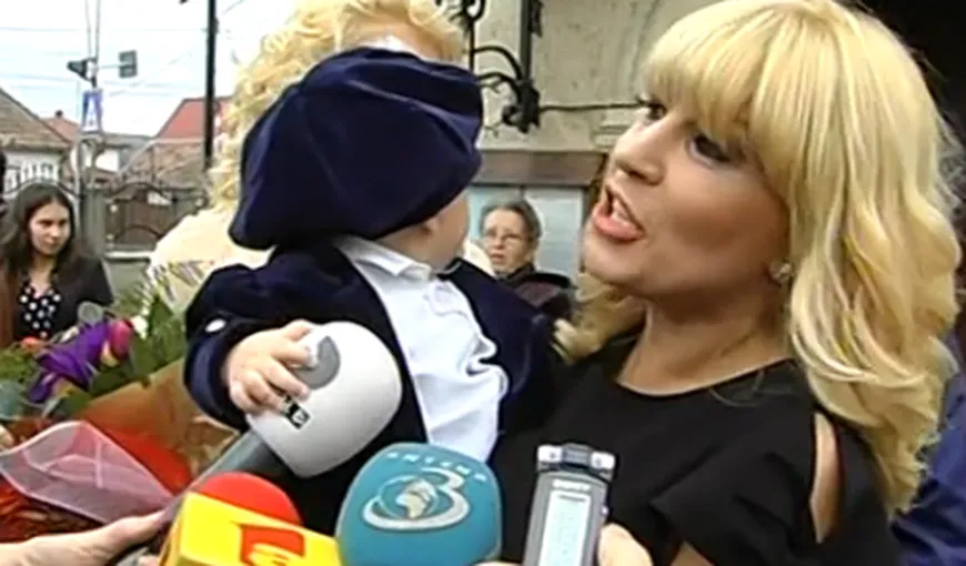 Elena Udrea, naşă de BOTEZ. Traian Băsescu, invitat special VIDEO