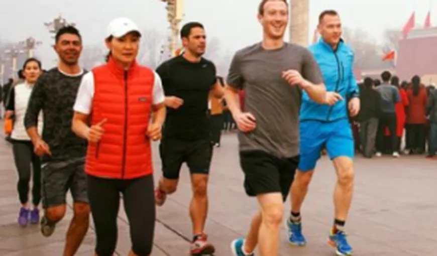 Zuckerberg face jogging în Beijing, în plină poluare. Pământul pe care aleargă e pătat cu SÂNGELE studenţilor eroi
