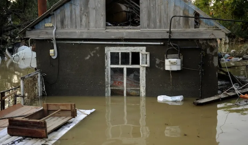 Zeci de gospodării inundate în ARAD