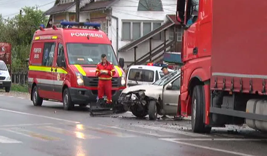 Accident grav în Argeş. Două persoane au ajuns la spital VIDEO