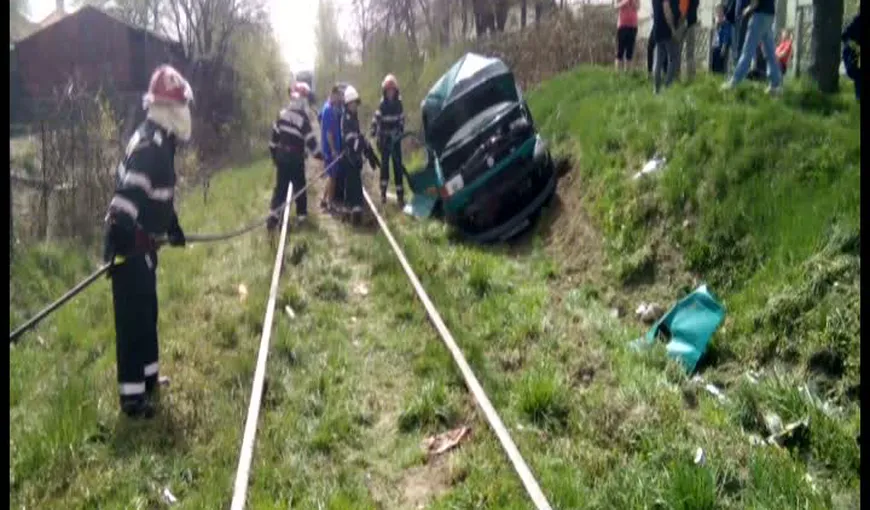 Accident grav în Argeş. O maşină a fost spulberată tren
