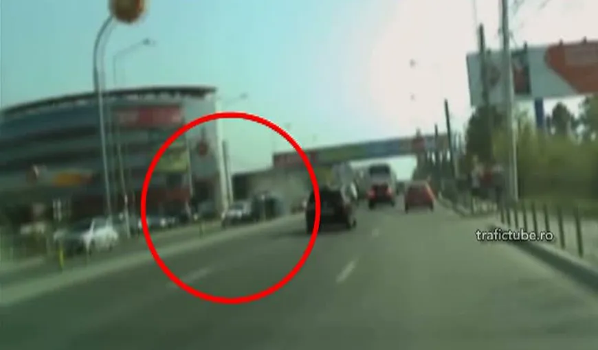 Accident spectaculos la ieşire din Bucureşti VIDEO