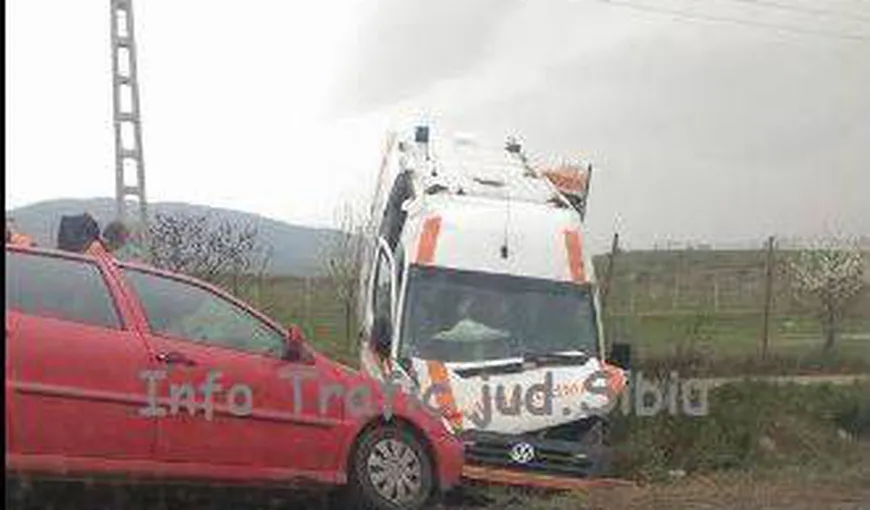 Ambulanţă implicată într-un ACCIDENT RUTIER pe DN7 în Sibiu